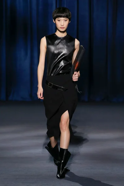 Look 18